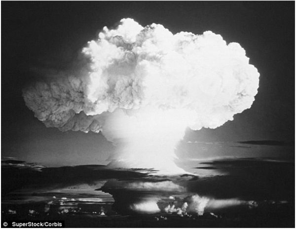 Atombomben Domens dag över Hiroshima den 6 augusti 1945 och över Nagasaki den 9 augusti 1945. I Hiroshima var mellan 90 000 och 146 000 döda. I Nagasaki mellan 39 000 och 80 000 döda (Wikipedia).