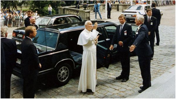 Johannes Paulus II på besök i Uppsala i juni 1989