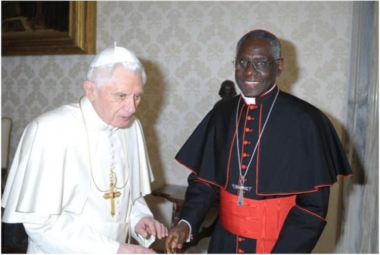 Kardinal Robert Sarah i möte med påven Benedikt XVI den 11 mars 2011 i Vatikanen