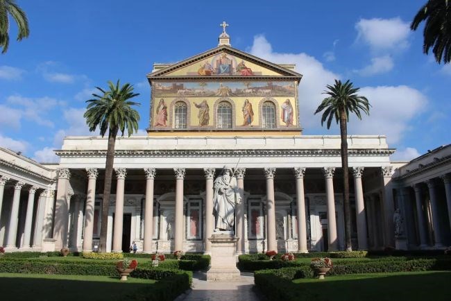 •Basilica papale di San Paolo fuori le Mura 