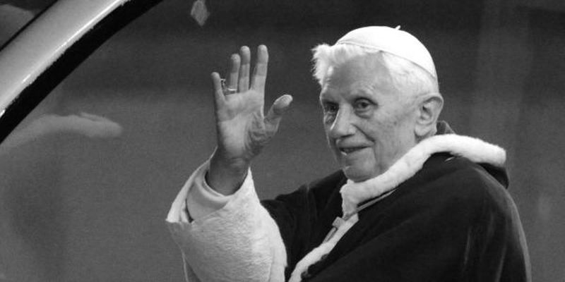 Påve emeritus Benedikt XVI har avlidit