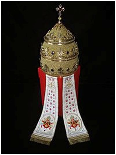 Påven Benedikt XVI :s tiara (aldrig använd)