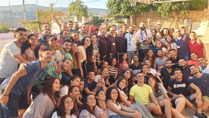 Tvillingarna George och Johnny Jallouf under franciskanermarschen i Syrien 2021