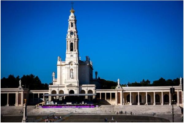 Vår Fru av Fatima vallfartskyrka i Cova da Iria, Fatima, Portugal