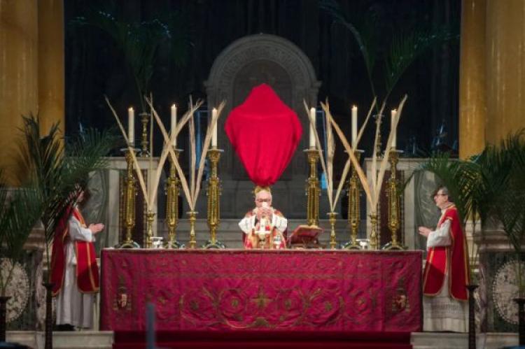 Kardinal Vincent Nichols firar palmsöndagsmässa i Westminster Cathedral i London, England, den 28 mars 2021