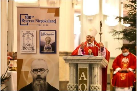Ärkebiskop Marek Jędraszewski firar Mässan i Niepokalanów