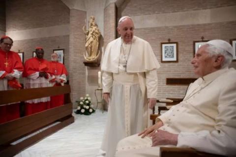 Påven emeritus Benedikt och påven Franciskus