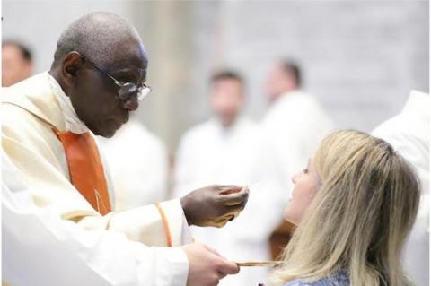 Kardinal Robert Sarah celebrerar mässan i S:t Petersbasilikan på 50 årsjubileet av hans prästvigning