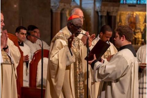 Kardinal Robert Sarah firar mässa vid Catholic University of America den 13 juni 2024