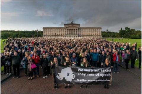 Pro-life-protest organiserad av NI Voiceless äger rum i Stormont den 30 november 2019
