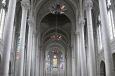 Kyrkans portal och ingången till kyrkan Notre Dame des Victoires i Angers