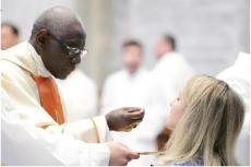 Kardinal Robert Sarah celebrerar mässan i S:t Petersbasilikan på 50 årsjubileet av hans prästvigning