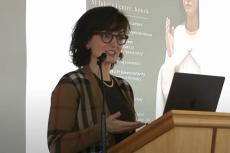 Maria Steen talar vid lanseringen av All Ireland Rosary Rally 2025 den 1 mars 2025.